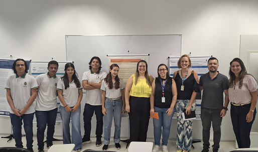 foto com estudantes e coordenação na apresentação de trabalhos do Provoc da Fiocruz Ceará.