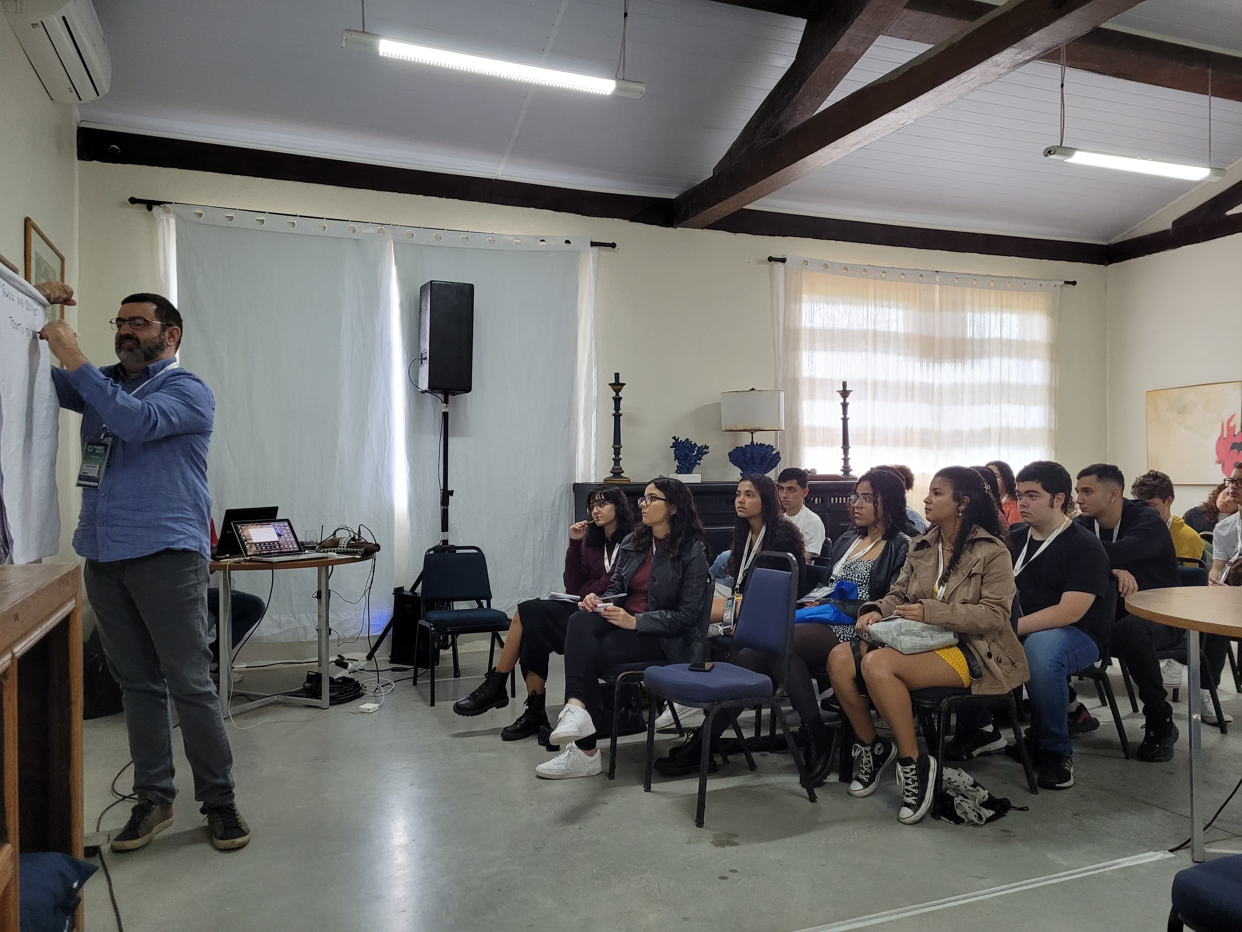 Estudantes do Provoc participando de palestra na Fesbe Jovem 2023.