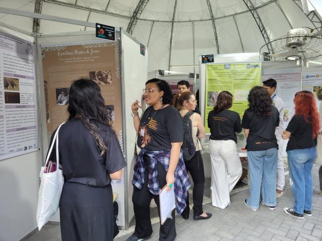 foto da mostra de pôster dos estudantes, na Tenda da EPSJV